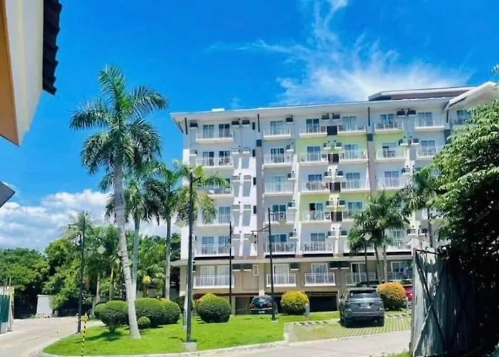 3 Mins From Airport Pool Access Wi-fi Tv Gym