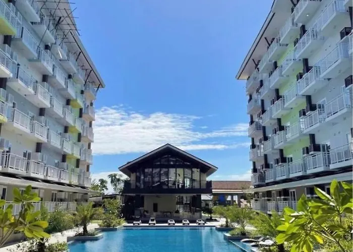 3 Mins From Airport Pool Access Wi-fi Tv Gym Apartment